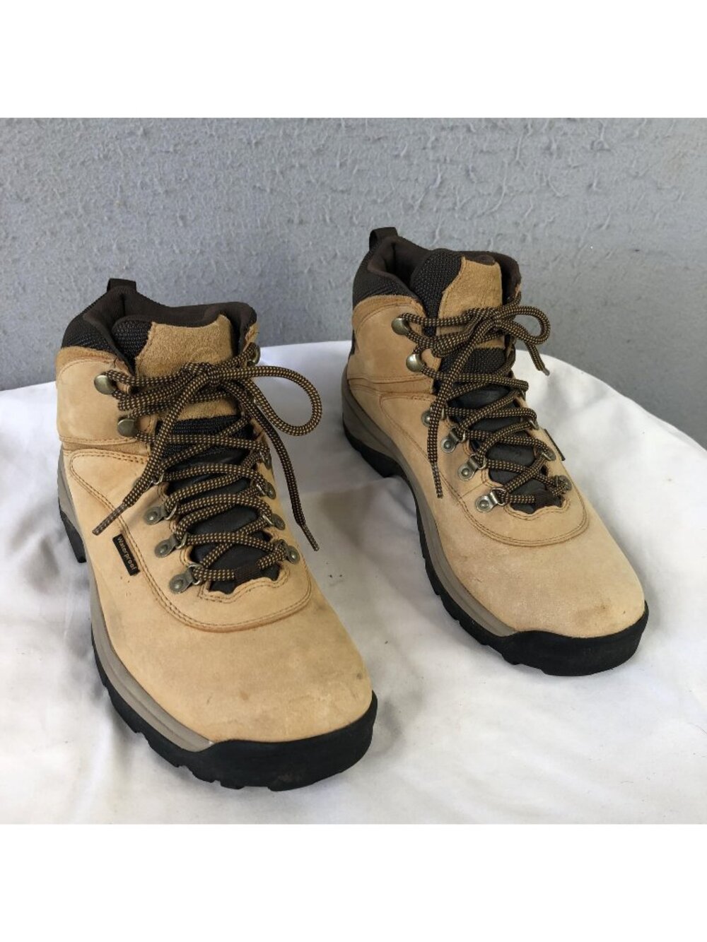 Timberland Boots Mens 11 Beige Nubuck Waterproof Hiking Outdoor Trail 14176